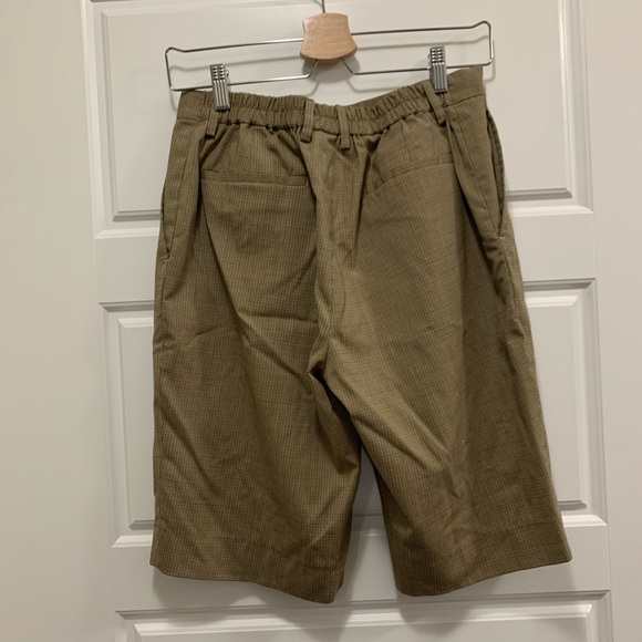 Brown shorts - Picture 2 of 2